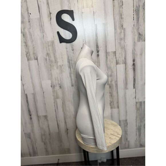 White jumpsuit - Picture 2 of 6